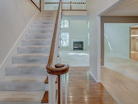 4th image of 2908 Edgelake Ct