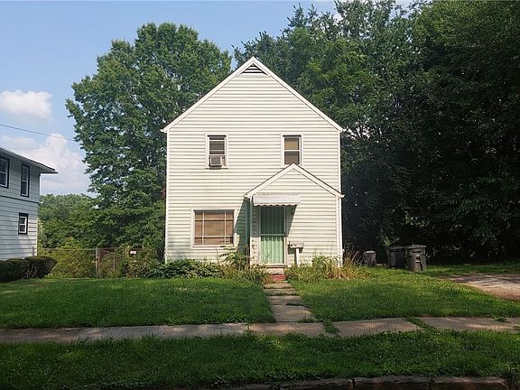 3rd image of 1135 La Croix Ave