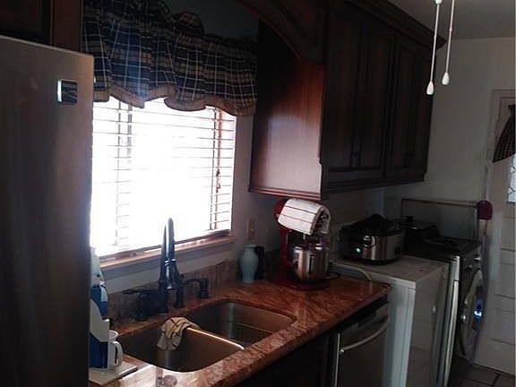 3rd image of 3507 Diamond Ave