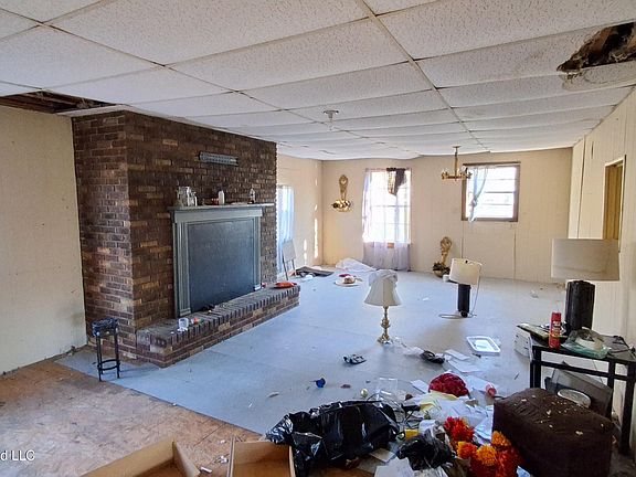 3rd image of 11 Dogwood Cir