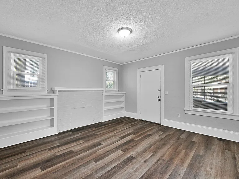 326 Basswood St — Photo 16