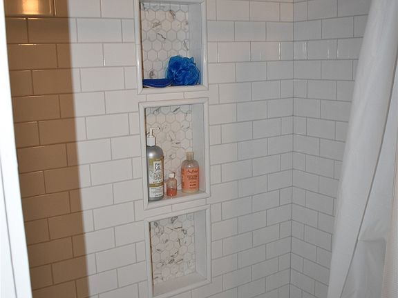 35th image of 2207 Winona Ave
