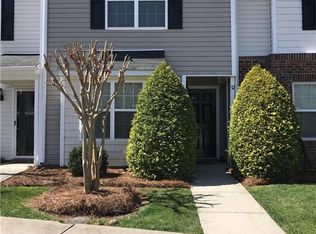 32 Ledgerstone Ln, Greensboro, NC 27407