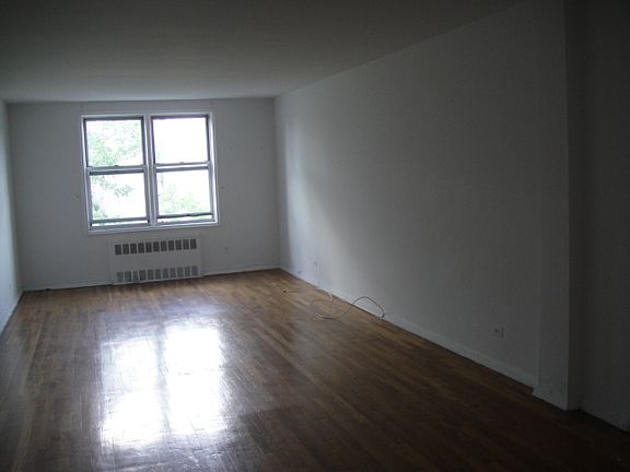 4th image of 10101 67th Dr APT 6C