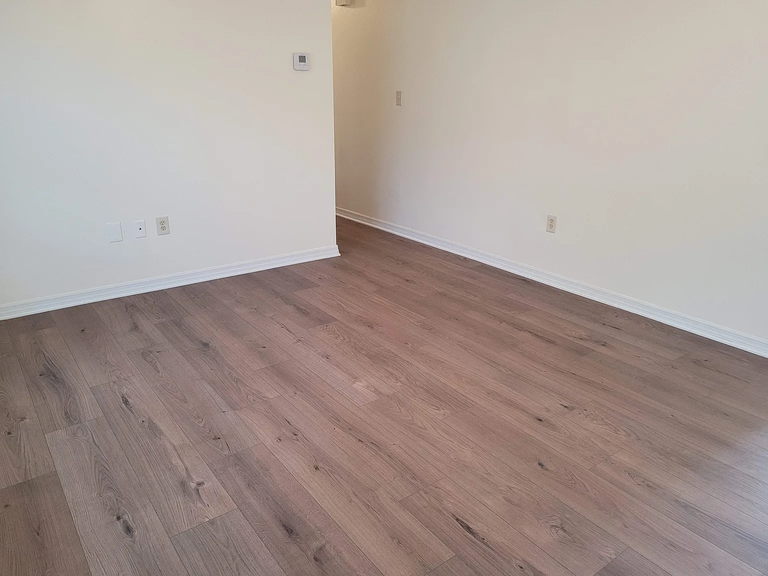 3 bed, 988 sqft, $1,750 — Photo 3