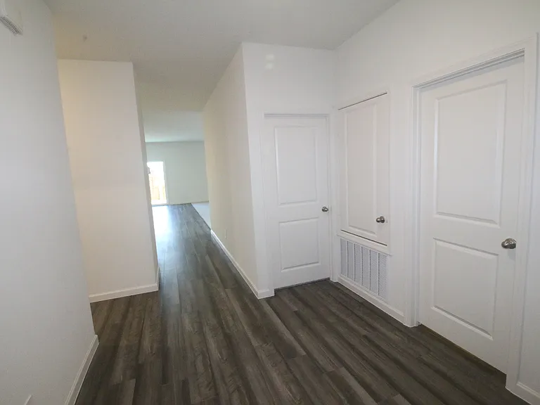 1226 Herring Dr — Photo 2