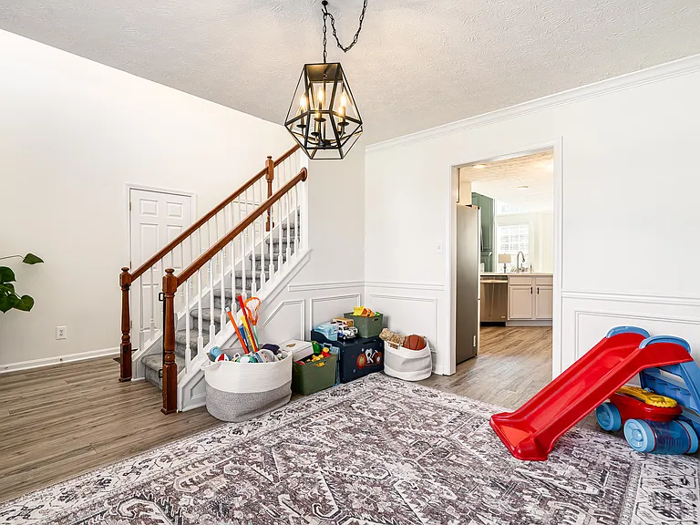11009 Symington Cir — Photo 35