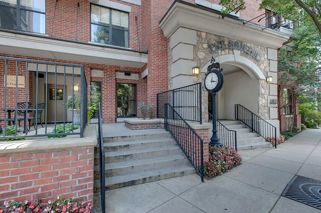 Building Photo - 1803 Broadway #418
