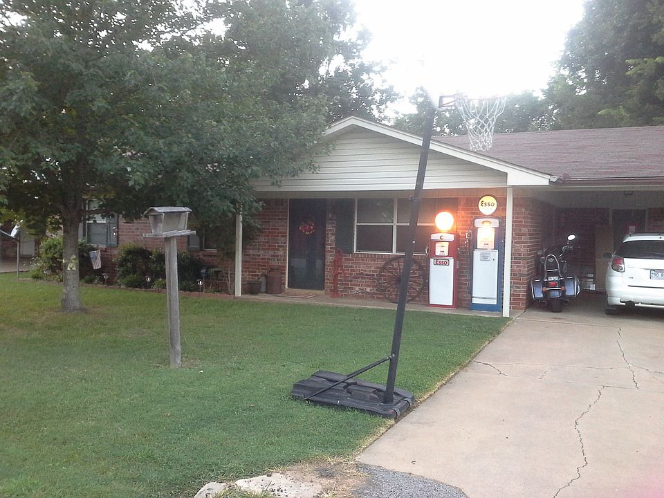 2nd image of 801 W 5th St