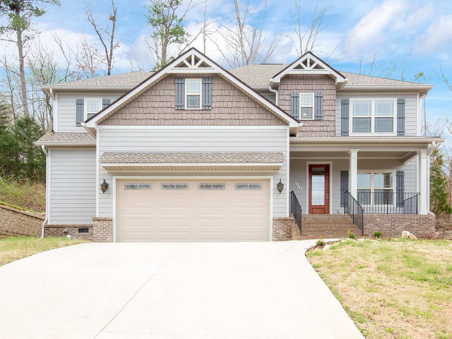 5 bed, 3.5 bath, 2700 sqft, $2,900 — Photo 1