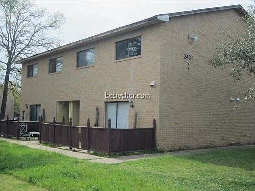 1st image of 2404 Blanco Dr APT A
