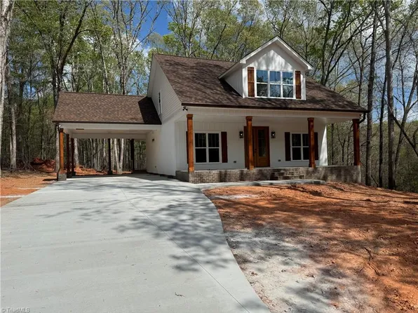 2206 N Asheboro School Rd, Asheboro, NC 27203