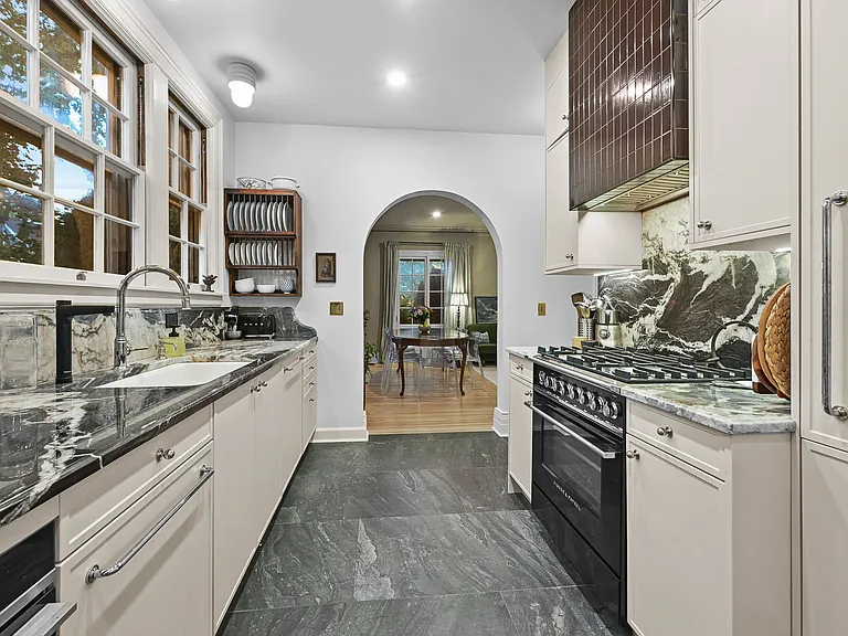 11 Maple Ave — Photo 18
