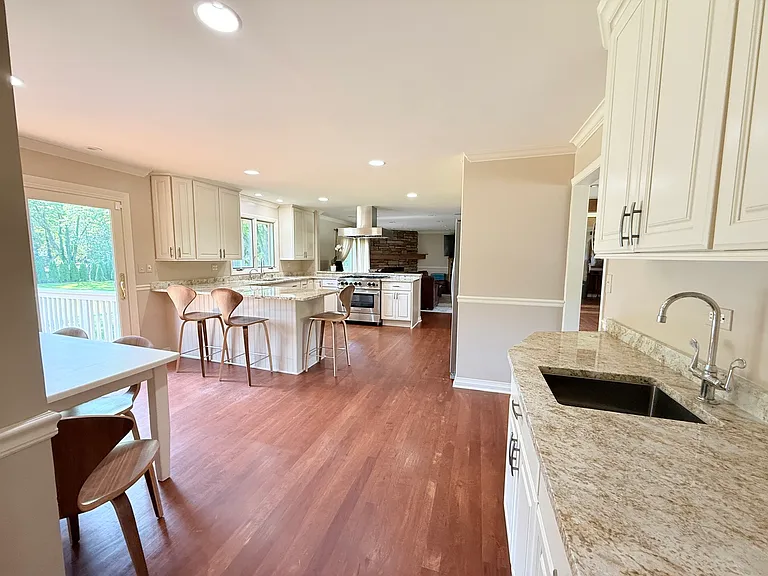 1447 Carol Ln — Photo 17