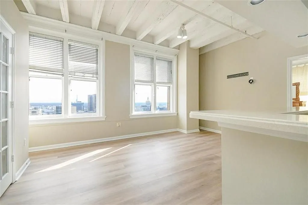 2 bed, 2.0 bath, 954 sqft, $2,300 — Photo 2