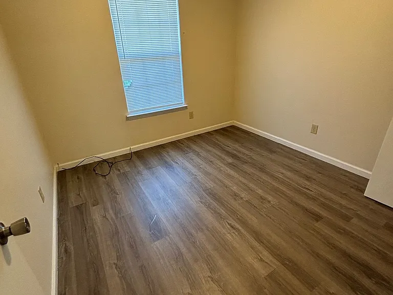 114 S C St — Photo 7