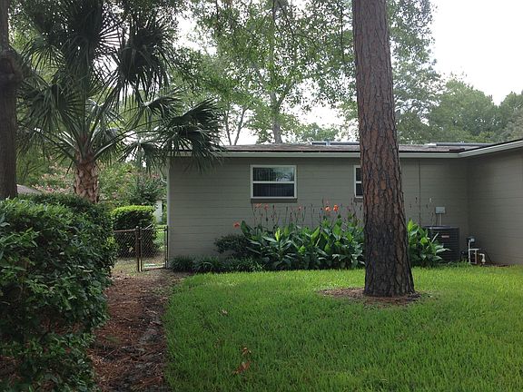 4th image of 2225 Larry Dr