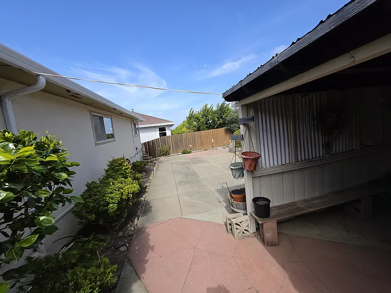 1744 Wesley Ave — Photo 45