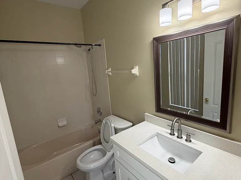 13406 Old Dock Rd — Photo 16