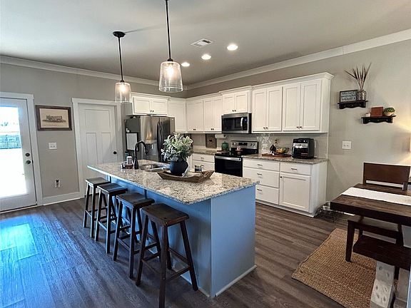 4th image of 1670 Rifle Range Rd