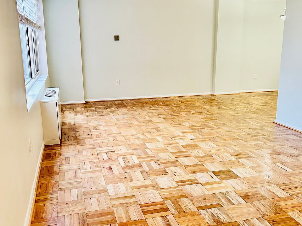 Lots of natural light, well maintained hardwood floors