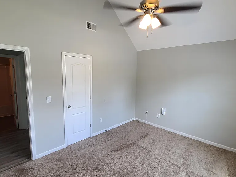 1593 Queen Elizabeth Dr — Photo 11