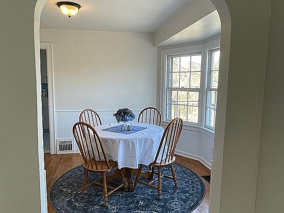 3rd image of 366 Fairview Dr