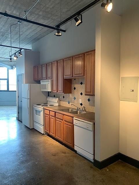 1st image of 2115 N Runnels St #4304