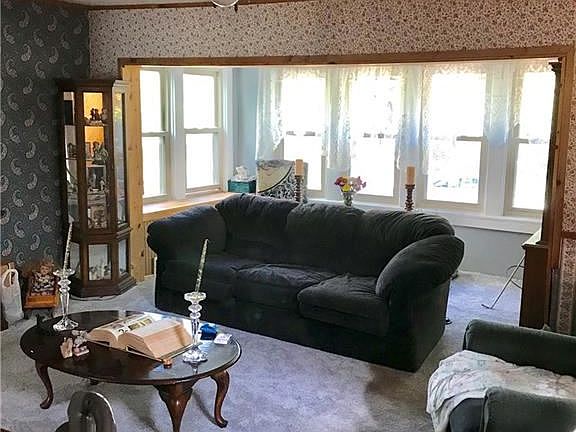 5th image of 110 Brinton St