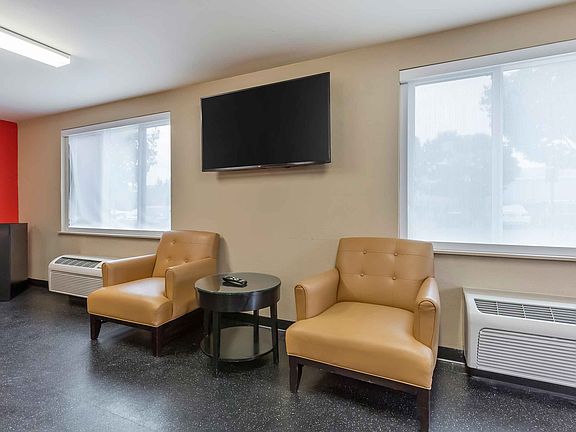 Lobby and Guest Check-in