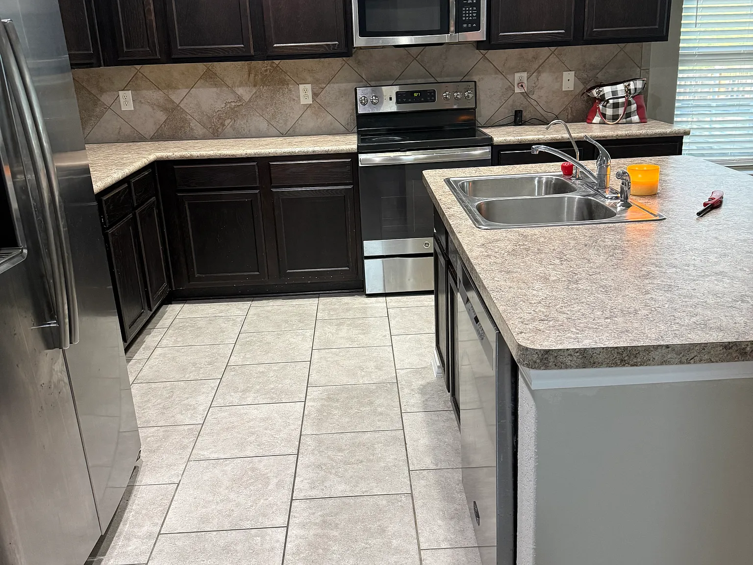 4 bed, 2.5 bath, 2241 sqft, $2,100 — Photo 4