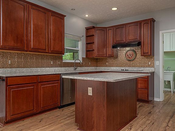 3rd image of 6529 Averell Dr