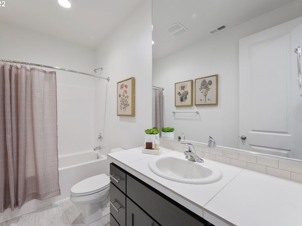 121 W 17th St