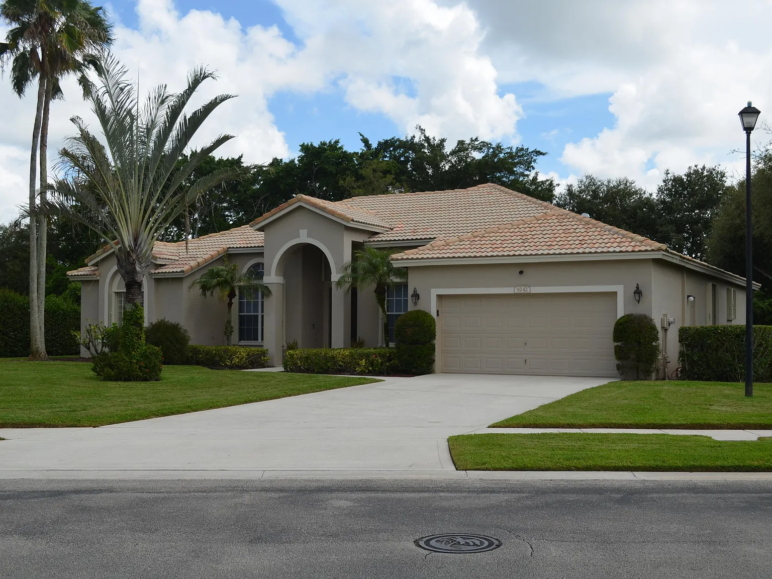 4 bed, 3.0 bath, 2535 sqft, $7,500 — Photo 2