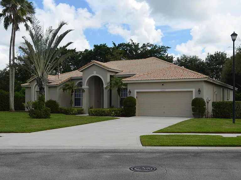 9242 Olmstead Dr — Photo 2
