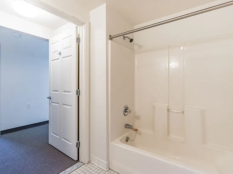 Medford Landing Apartments — Photo 18