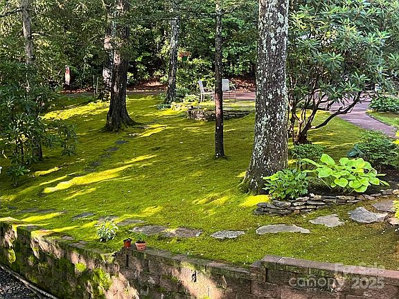 5th image of 573 Valeria Ln