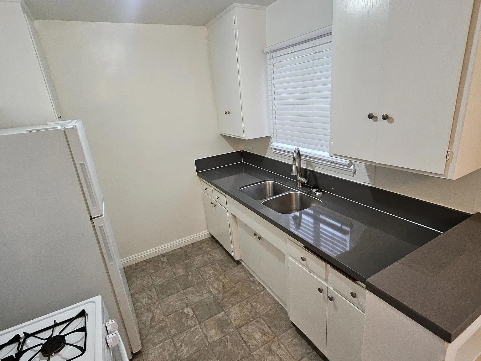 2 bed, 800 sqft, $2,650 — Photo 3