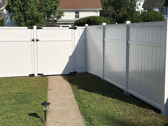 Vinyl Fenced Yard 2018