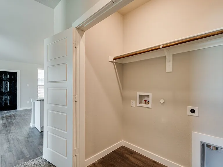733 Wheatfield Dr — Photo 7