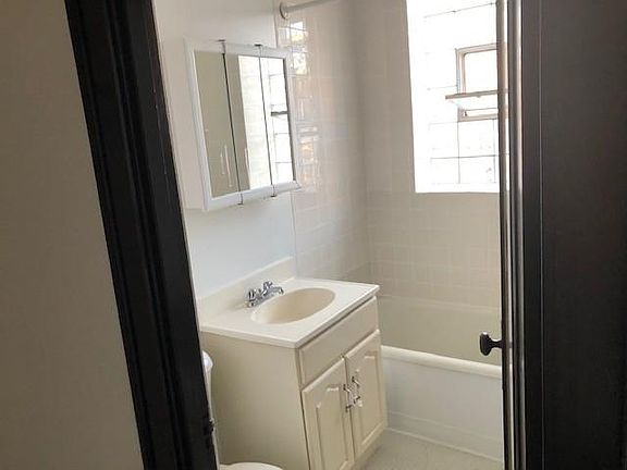 2nd image of 2400 W Wilson Ave #102