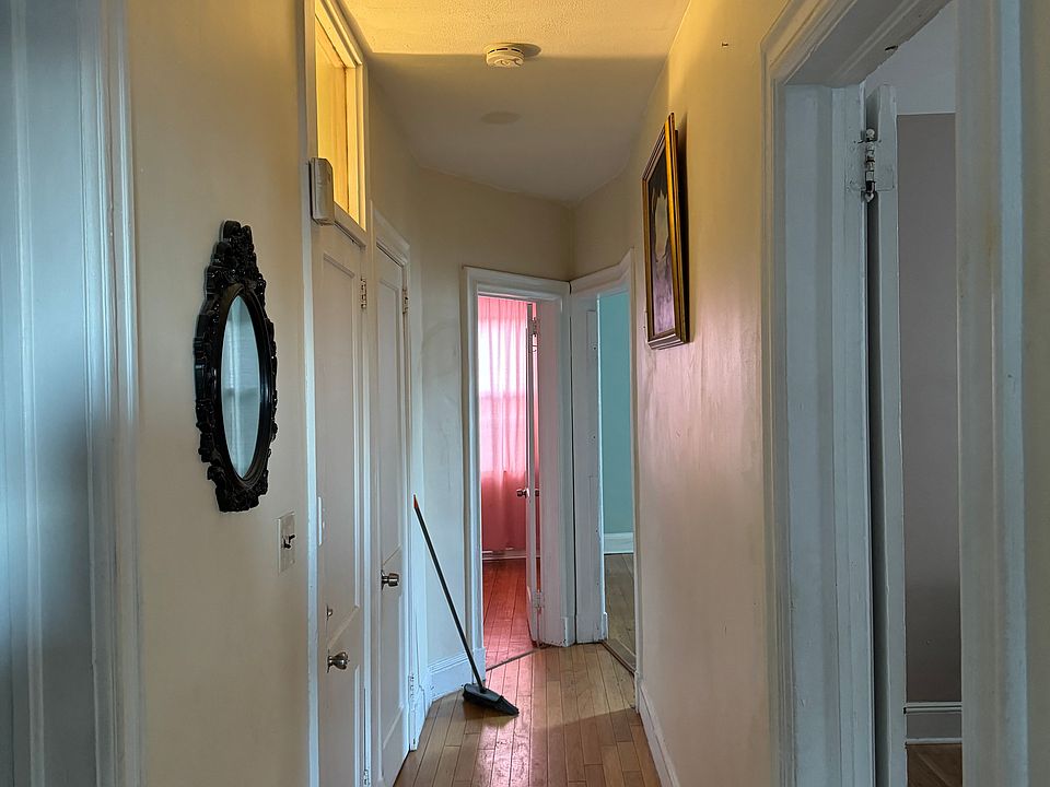 2nd image of 616 Richmond Rd Floor 2