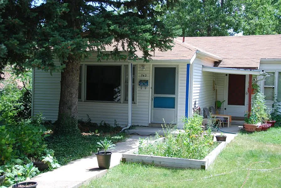 2 bed, 750 sqft, $2,300 — Photo 1