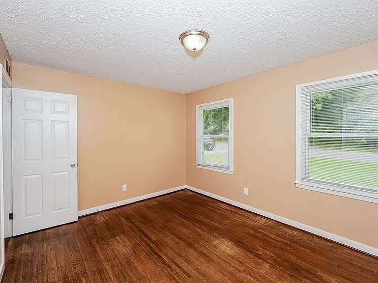1011 Menlo Ln — Photo 14
