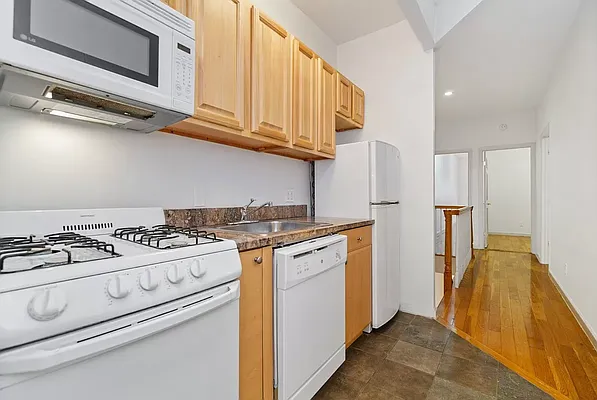 Rented by REAL New York | media 19