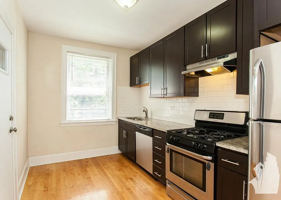 1935 W Winona St #1
