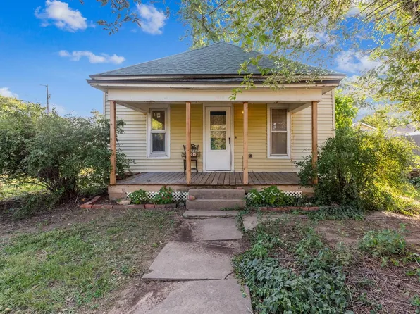 304 S Ohio St, Mount Hope, KS 67108