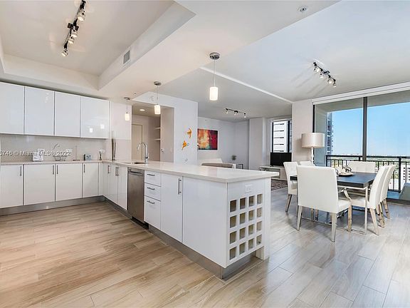 2nd image of 999 SW 1st Ave APT 1712