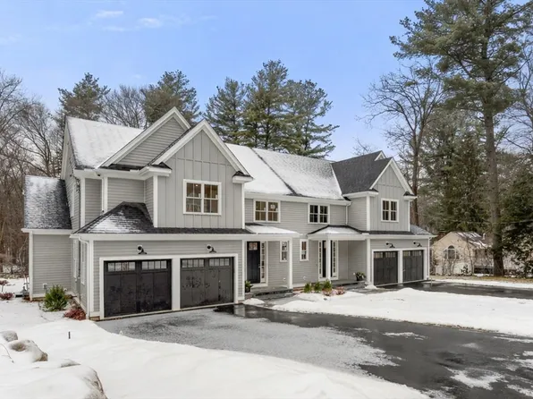 18 Hemlock Ln #A, Bedford, MA 01730