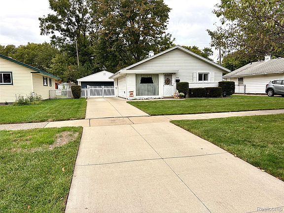 3rd image of 7950 Clippert St